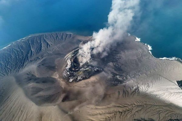 Usai Erupsi Menerus 25 Jam, Status Siaga Anak Krakatau Tetap Berlaku