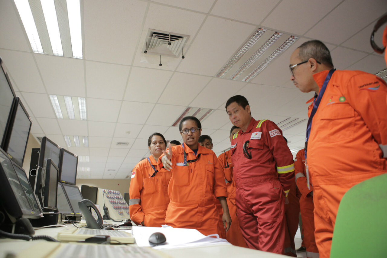 Jonan Kunjungi Kilang Tangguh