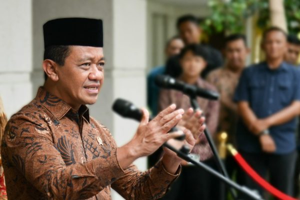 Bahlil Targetkan Seluruh Desa Berlistrik pada 2030