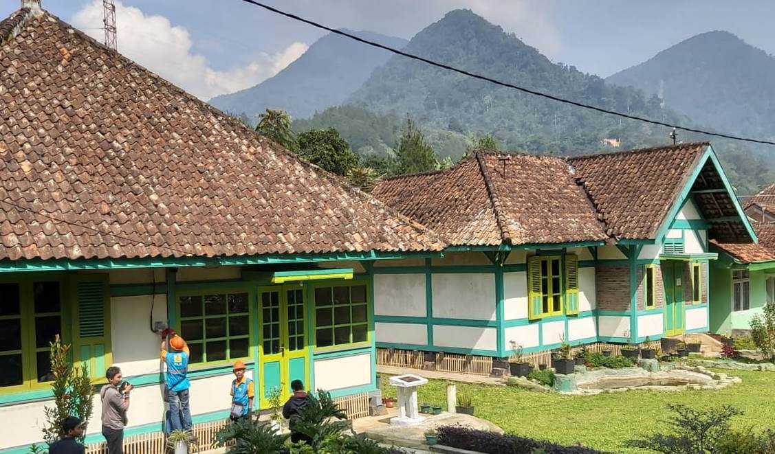 Sampaikan Bantuan Listrik, PLN Gandeng Aparat Desa