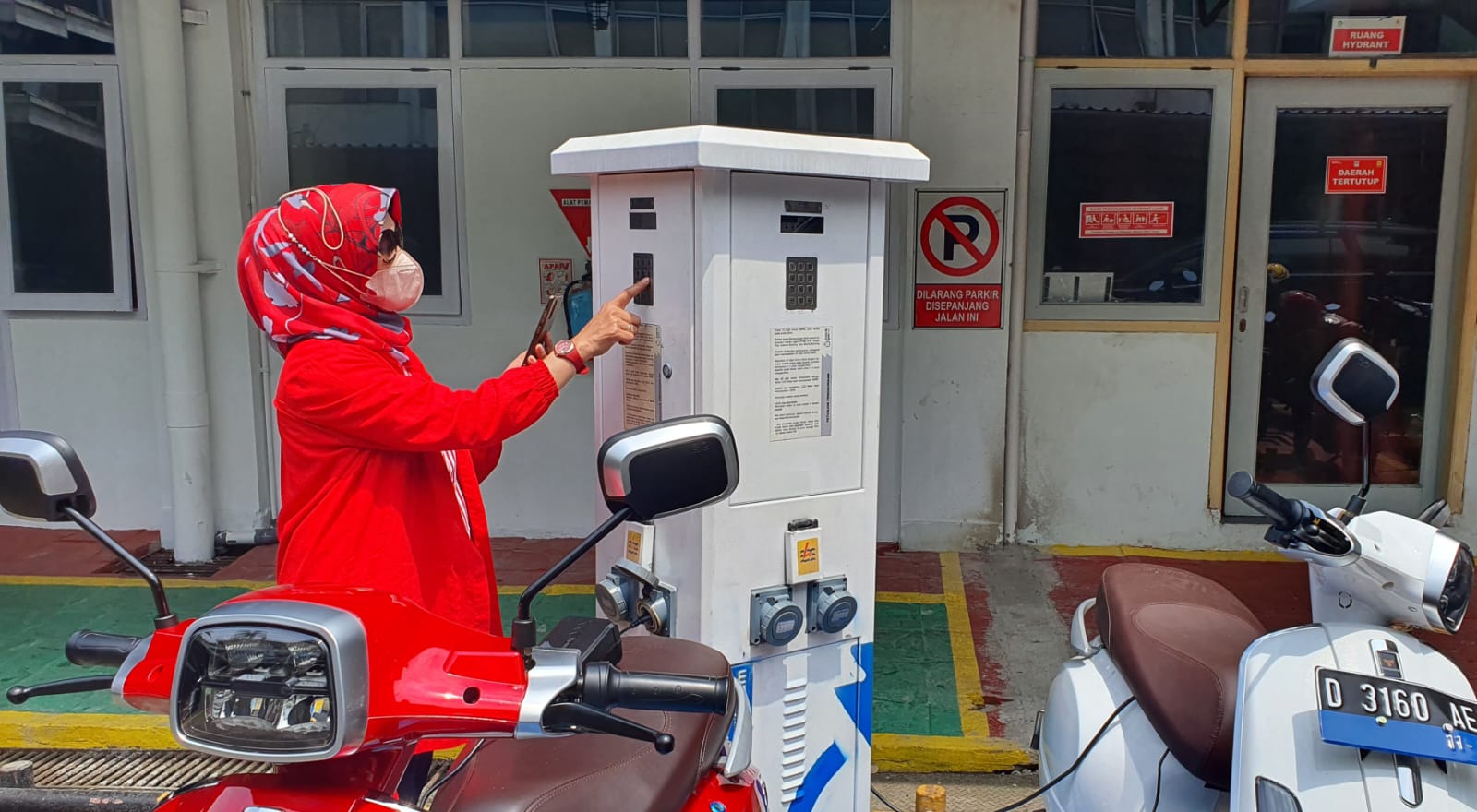 Motor Listrik Tidak Ribet dan Bisa Dicas dari Rumah