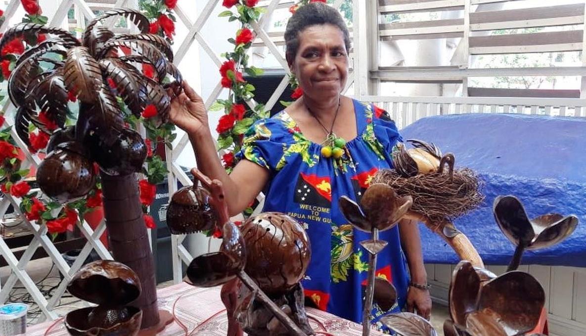 Limbah Kelapa jadi Karya Seni Beromzet Jutaan Rupiah