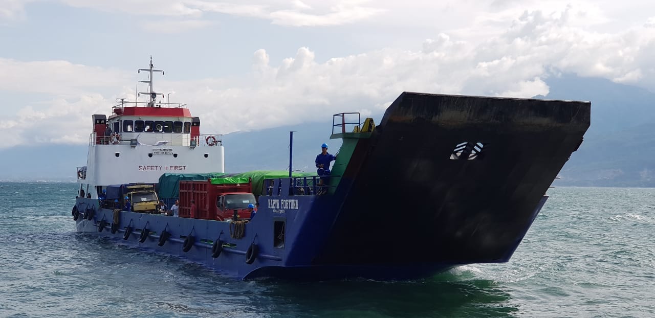 LCT dengan 5.040 Tabung LPG 3 Kg Mendarat di Palu