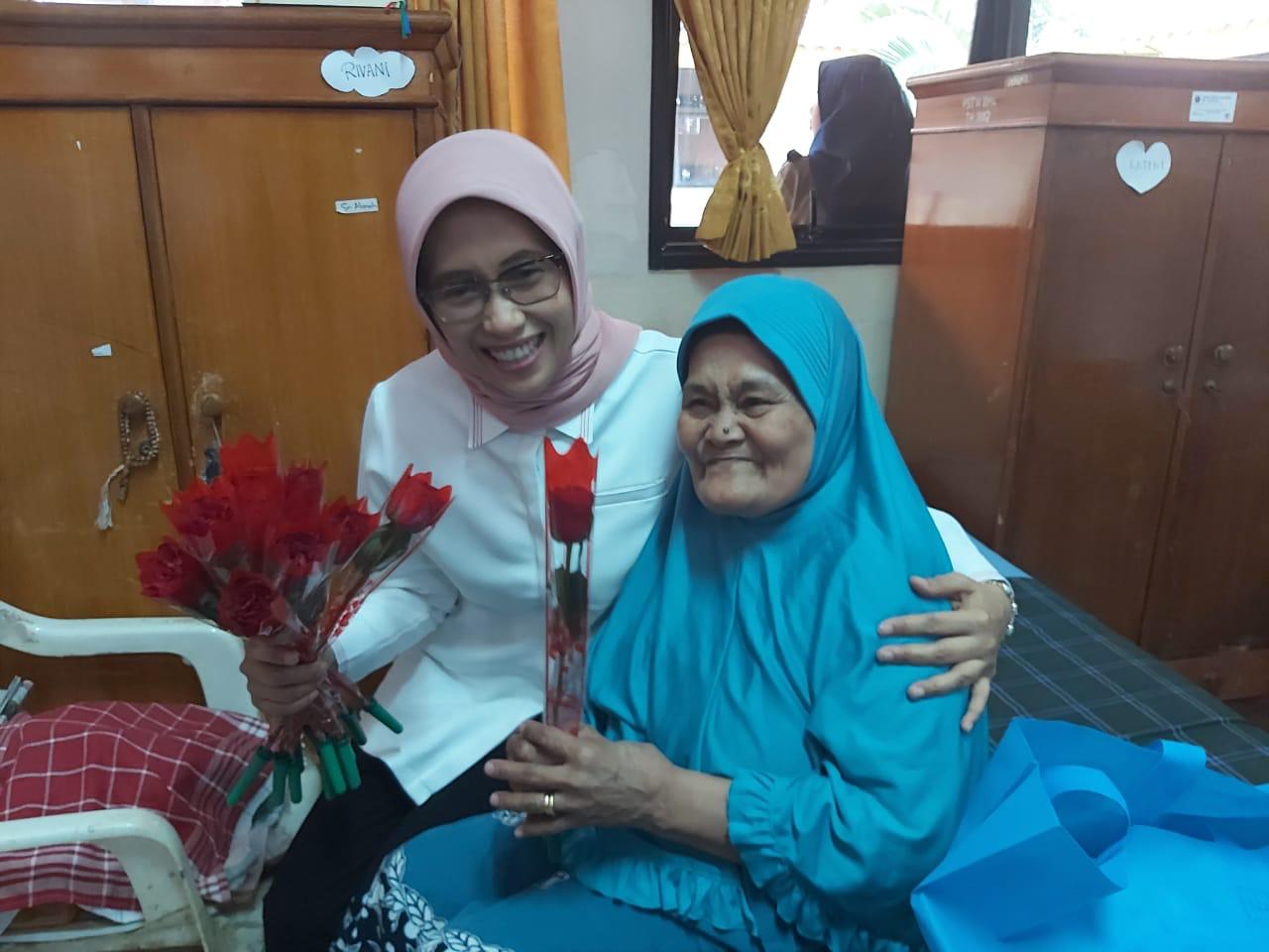 Senyum Pelanggan PLN di Hari Pelanggan Nasional