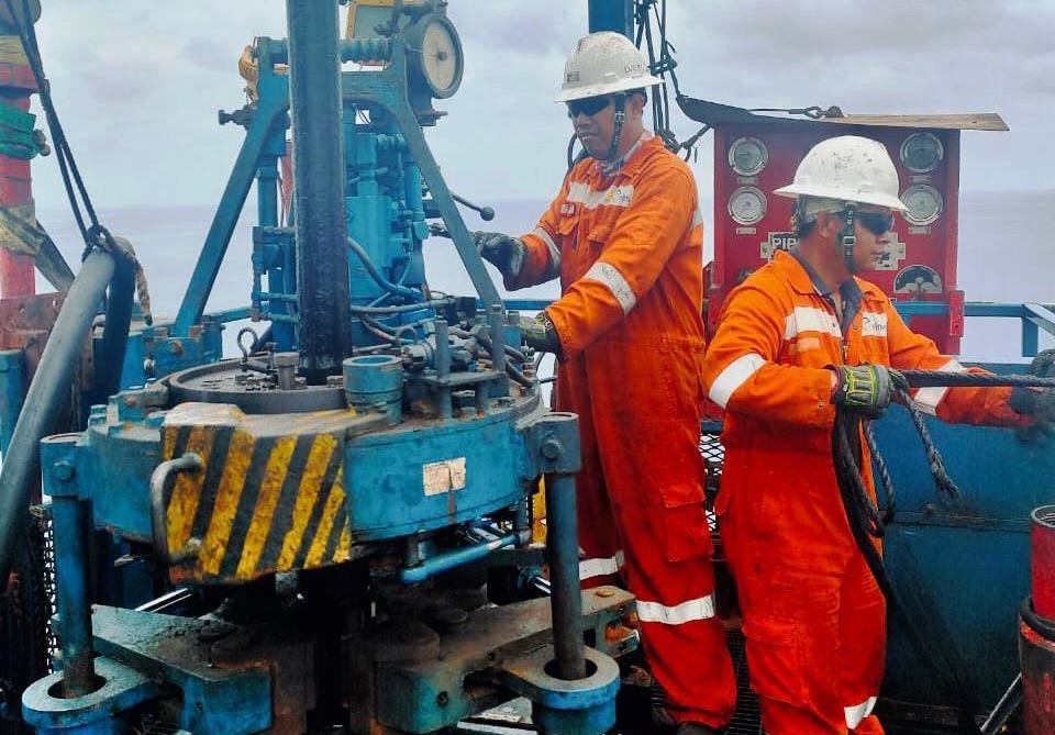 Tetap Bekerja Jaga Pasokan Energi di Momen Idulfitri