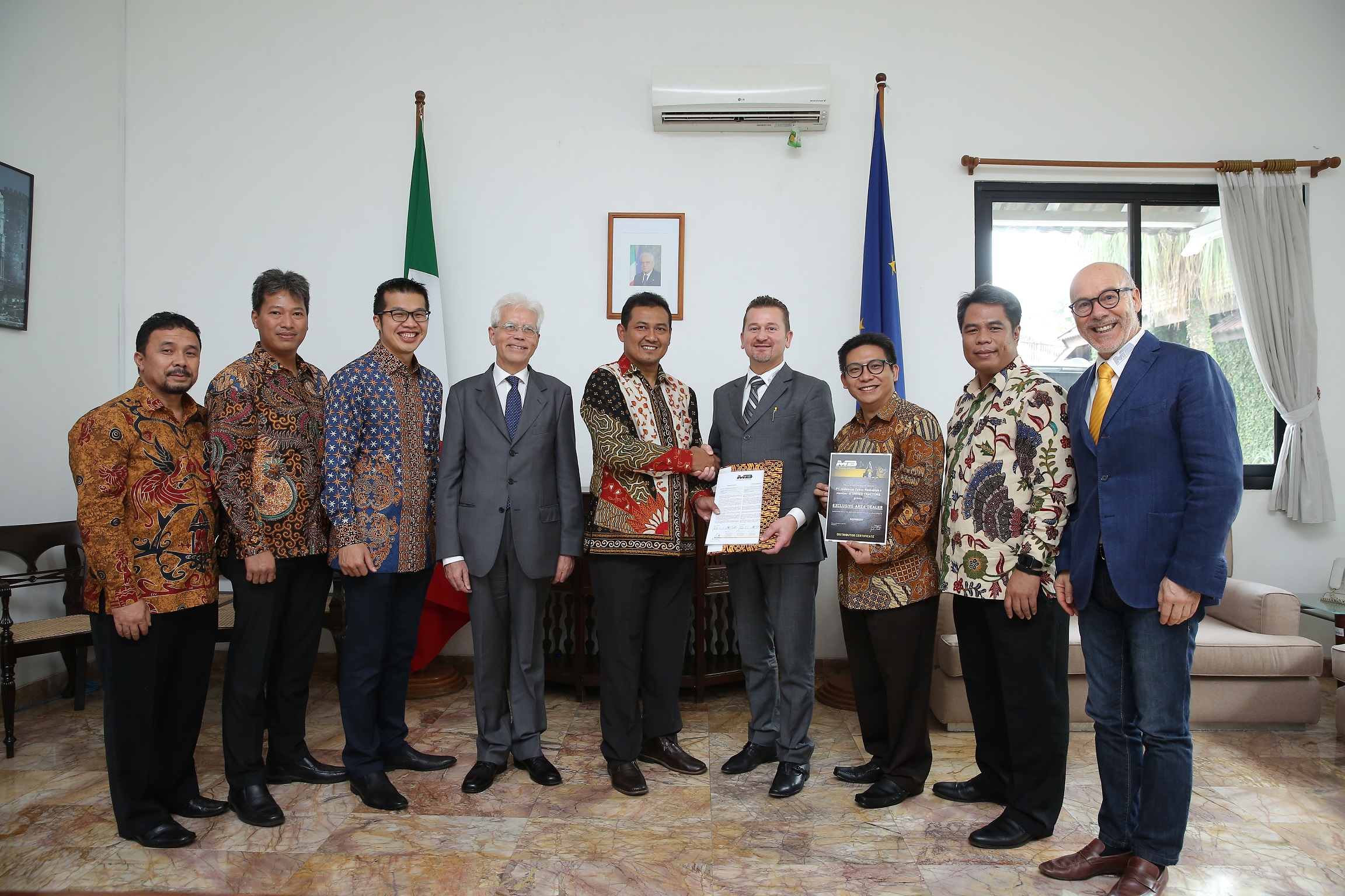 UTR Distribusikan Mesin-mesin MB Crusher di Indonesia