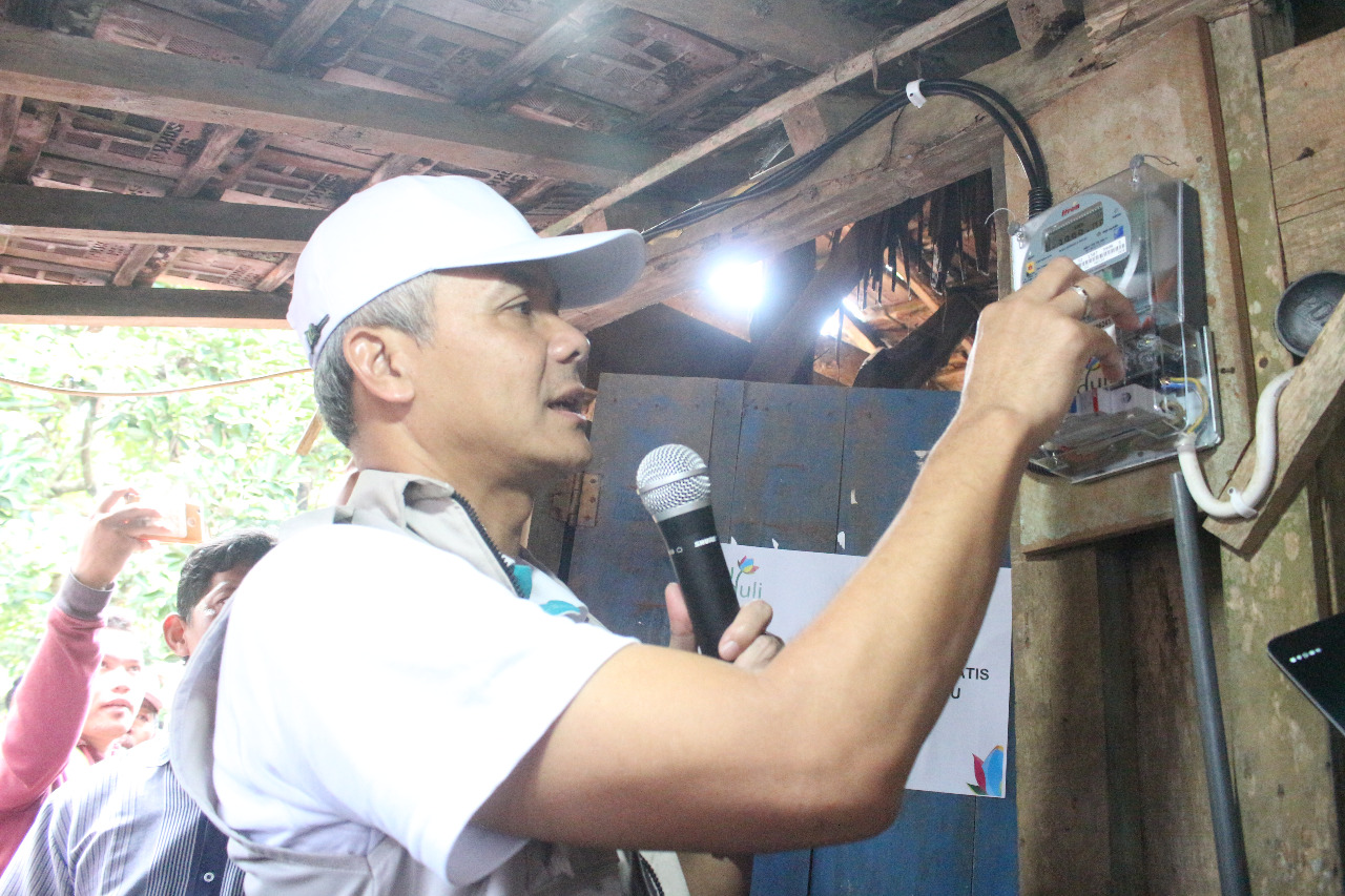 1.000 Keluarga di Jepara Dapat Sambungan Listrik Gratis