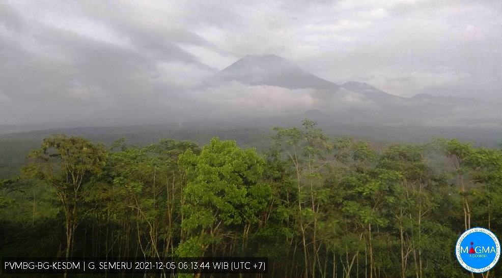 Masyarakat Diimbau Berada di Luar Radius 1 km dari Semeru