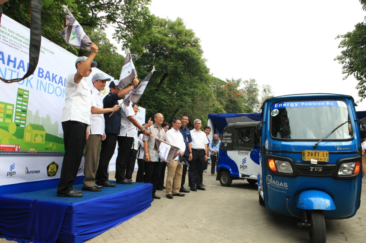 Konvoi Kendaraan Promosikan CNG