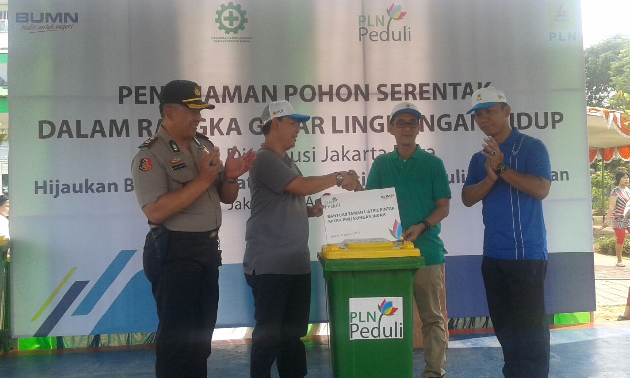 Hijaukan Jakarta, PLN Tanam 700 Pohon