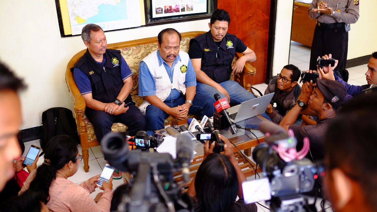 Kasbani: Gunung Agung Masih Berstatus Awas