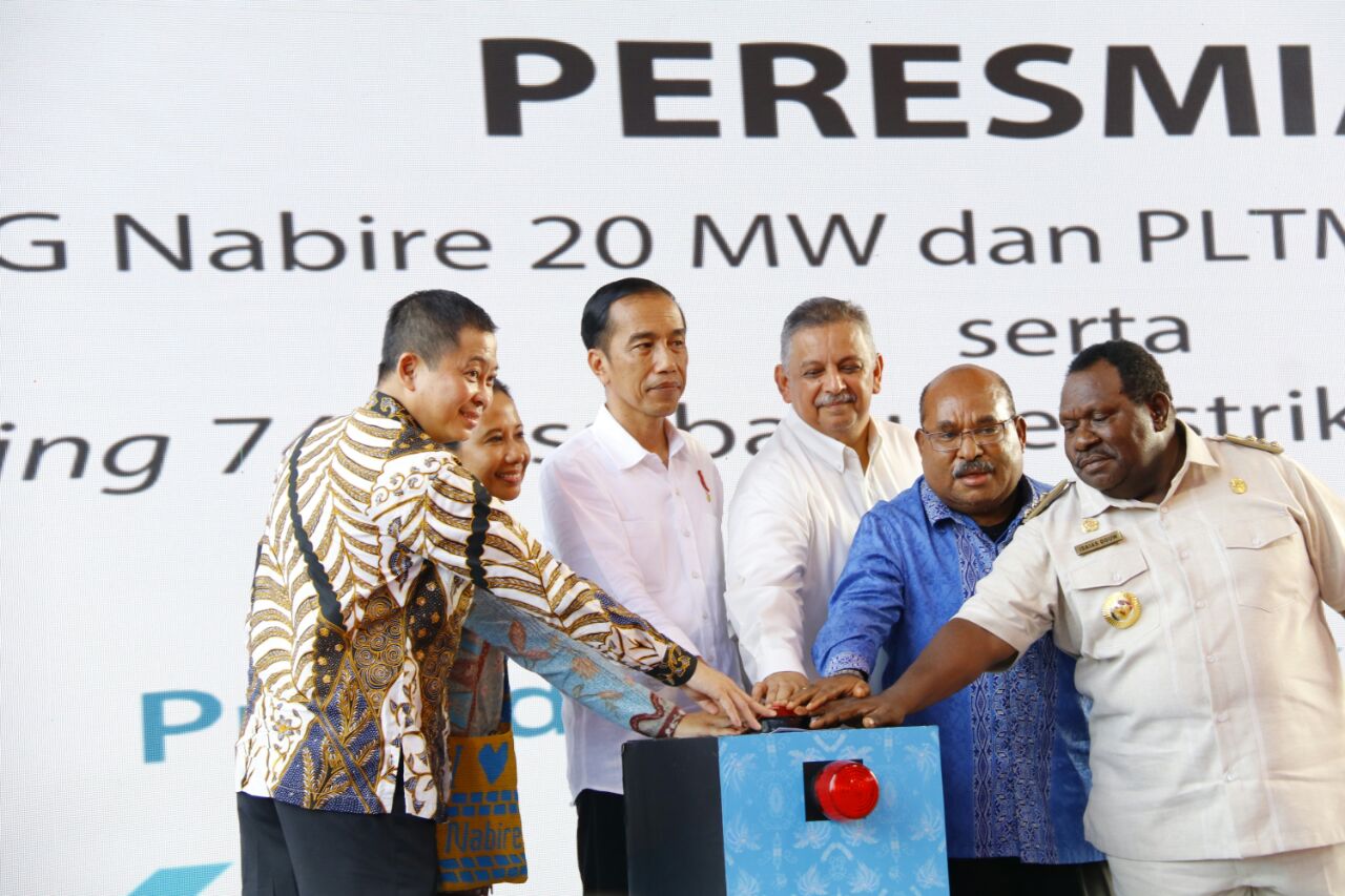 Jokowi Resmikan Program Lisdes di 74 Desa Papua-Papua Barat