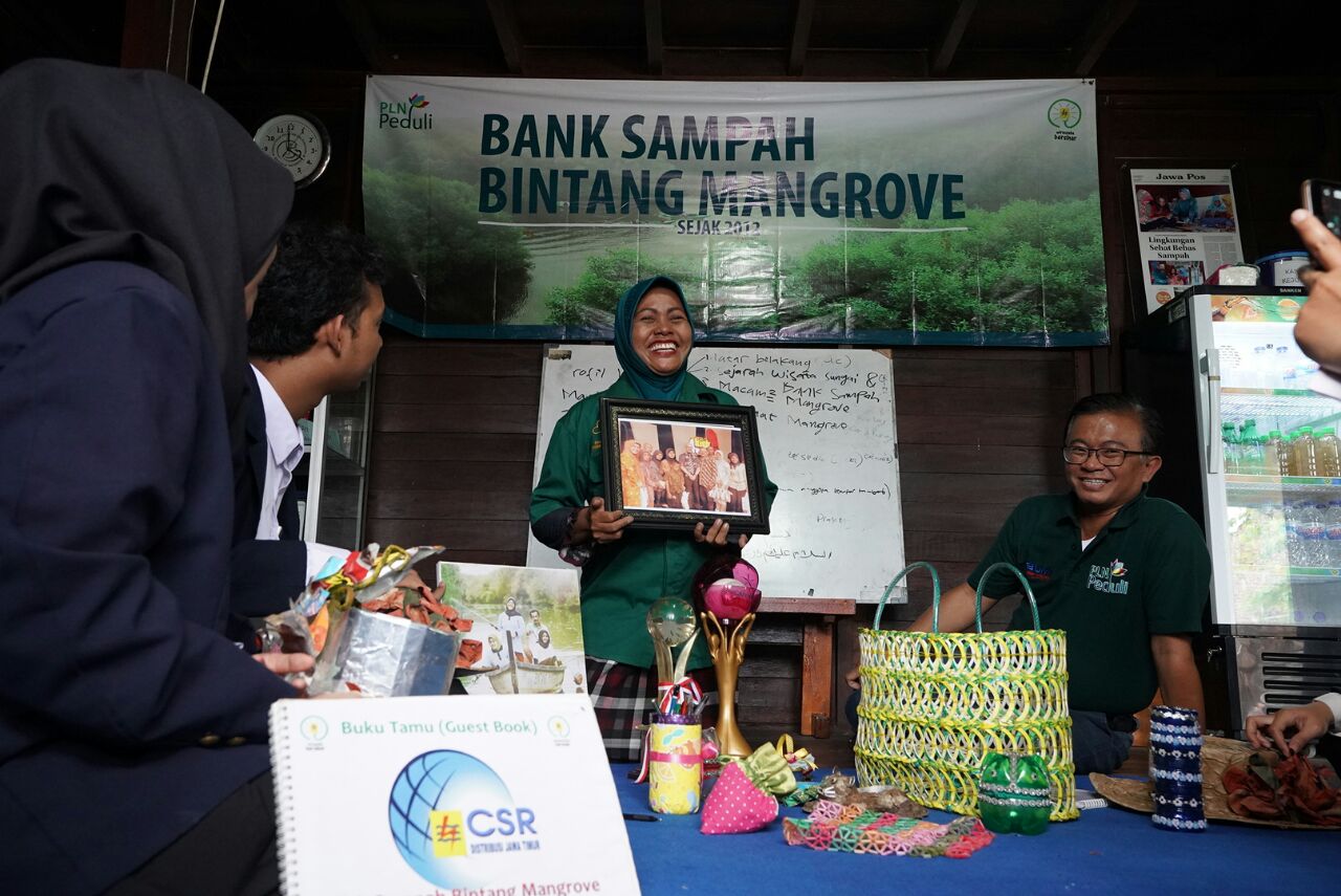 Meraup Berkah dari Tumpukan Sampah