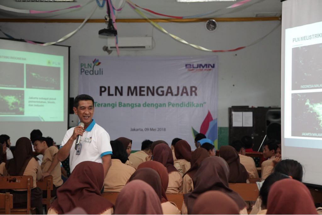 Bakti PLN, Terangi Bangsa dengan Pendidikan