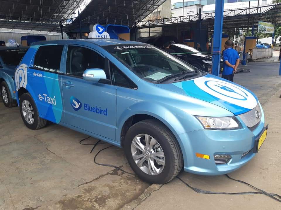 Bluebird Luncurkan Taksi Bertenaga Listrik