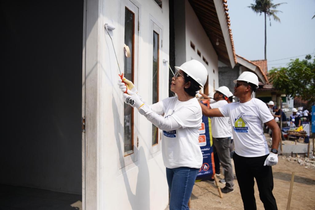 Pekerja MedcoEnergi Bangun Rumah Layak Huni di Mauk, Tangerang