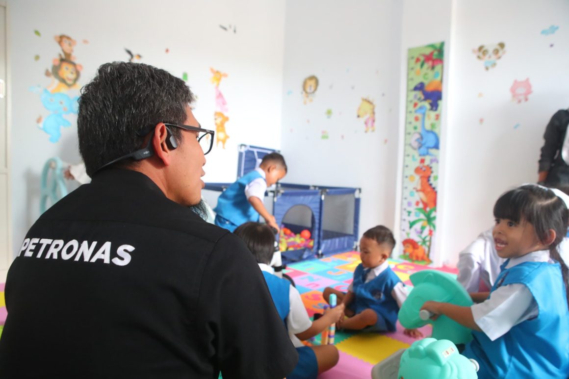 Petronas Bangun Rumah Pintar untuk Masyarakat Sampang