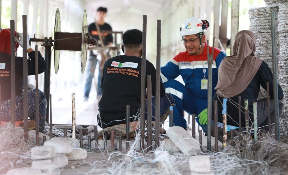 Program CSR PHSS Ciptakan Alat Pintal Limbah Tali Kapal