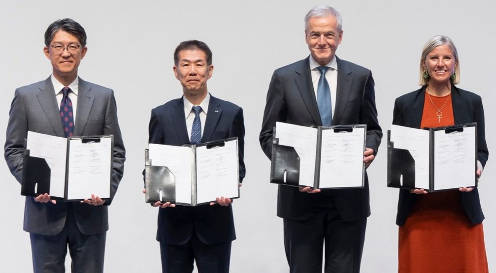 Sah, Mitsubishi Fuso dan Hino Merger