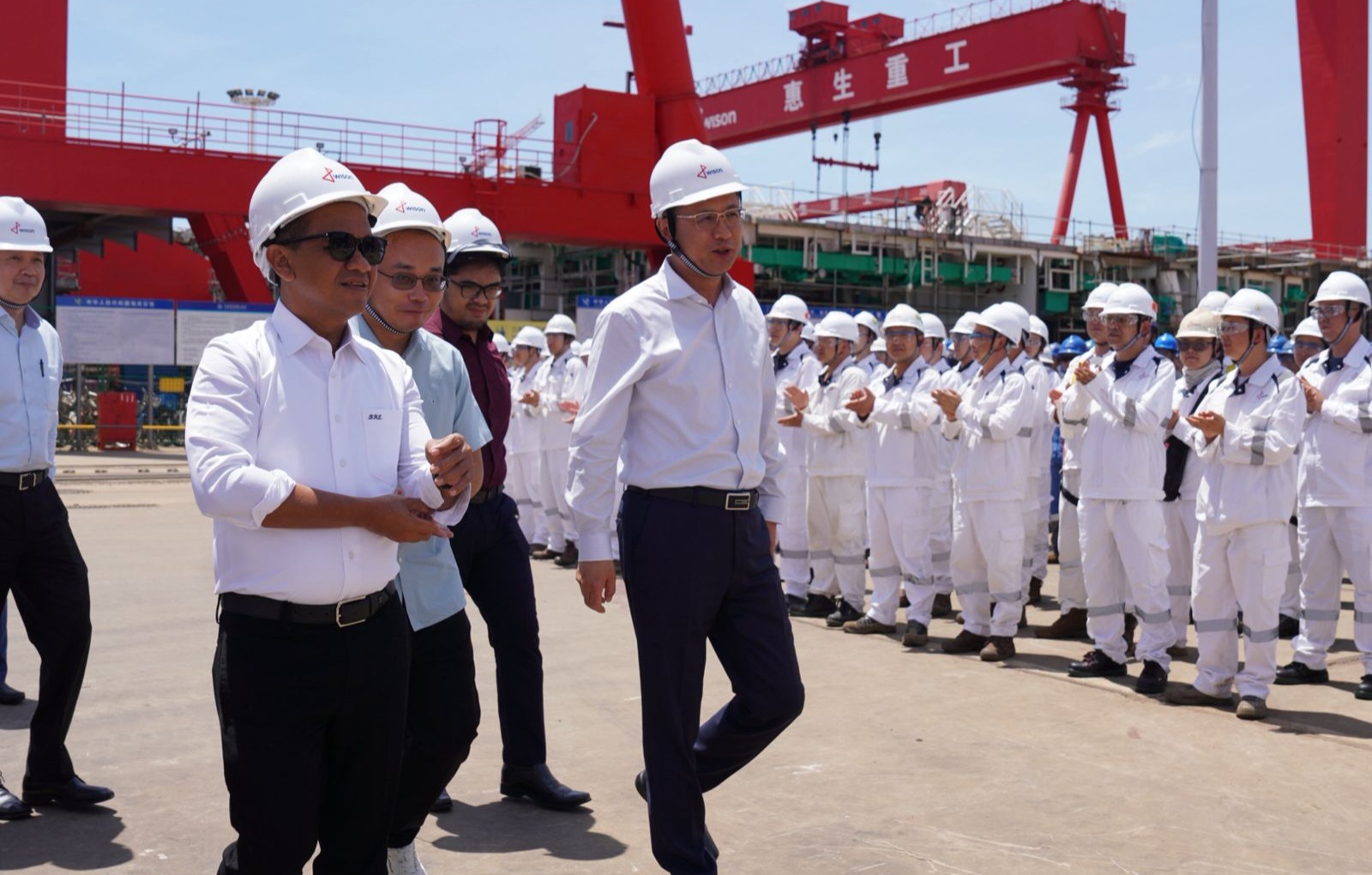 Menteri Bahlil Tinjau Pembangunan Fasilitas LNG Terapung di China
