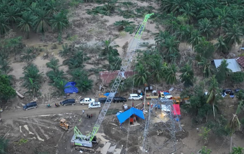 Pulihkan Listrik, Crane Disulap Jadi Tower Darurat