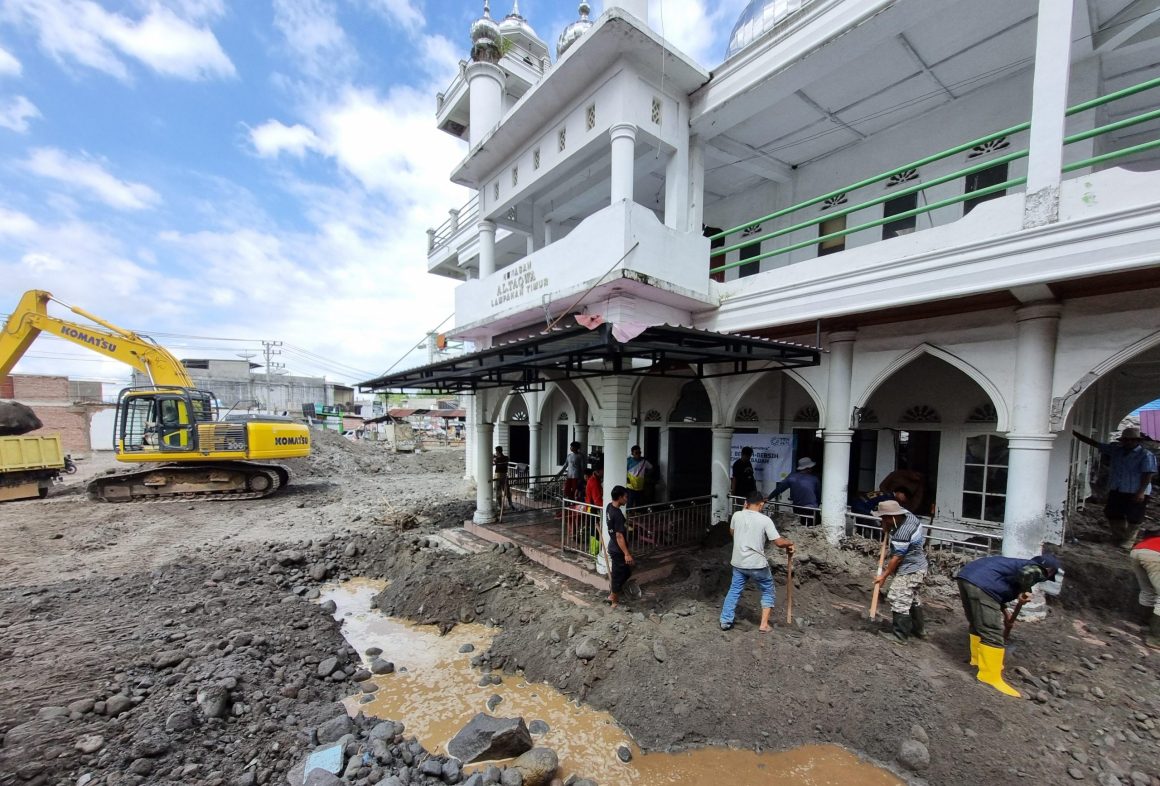 Kelistrikan Membaik, PLN Kebut Pemulihan Masjid Pascabencana
