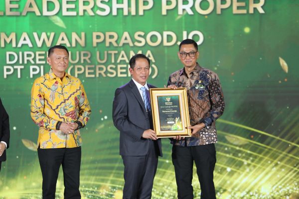 PLN Borong 11 PROPER Emas, Dirut PLN Raih Green Leadership