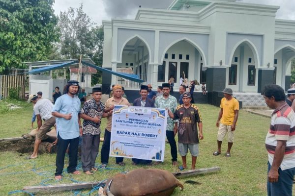 NHM Distribusikan 66 Hewan Kurban di Wilayah Lingkar Tambang