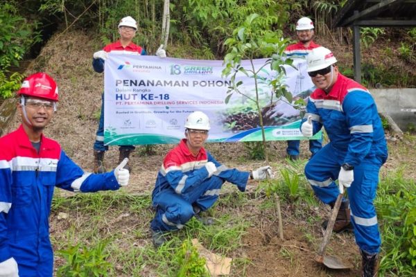Lestarikan Lingkungan, Pertamina Drilling Ajak Pekerja Tanam Pohon