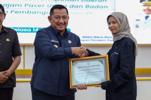 Garap CSR yang Inovatif, PHKT Terima Penghargaan dari Pemkab PPU