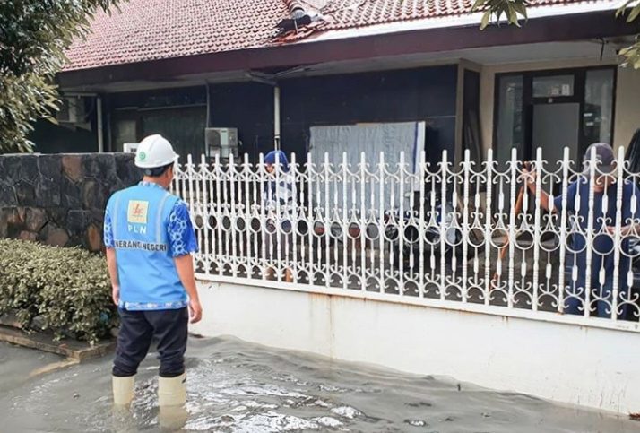 Jakarta Kembali Terendam, PLN Matikan 15 Gardu Distribusi