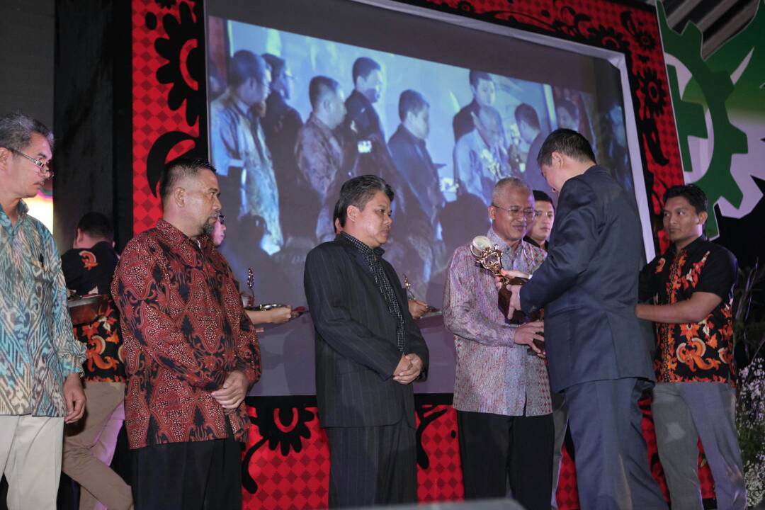 Anak Usaha J Resources Raih Trofi Keselamatan Kerja