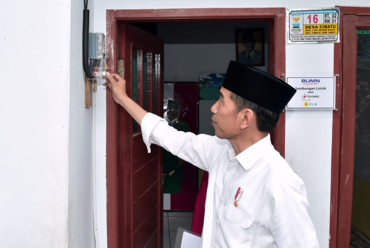 Presiden Serahkan Sertifikat Listrik Gratis
