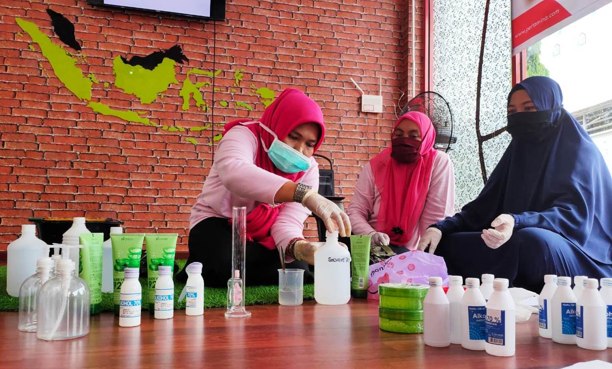 Cegah Corona, Kader Posyandu Diajari Bikin Hand Sanitizer