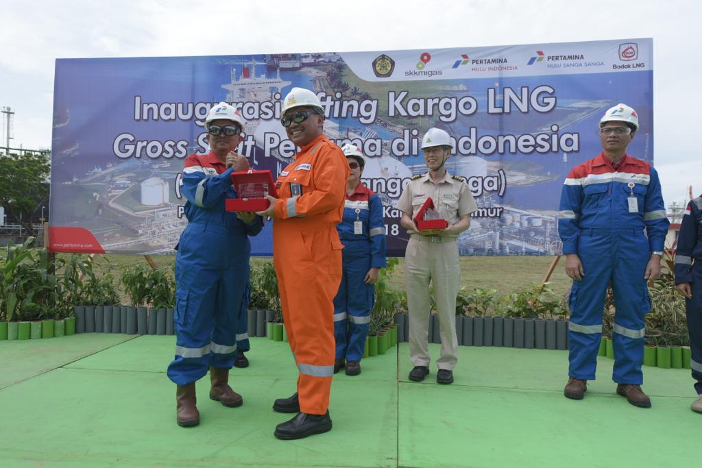 Lifting Kargo LNG Gross Split Pertama