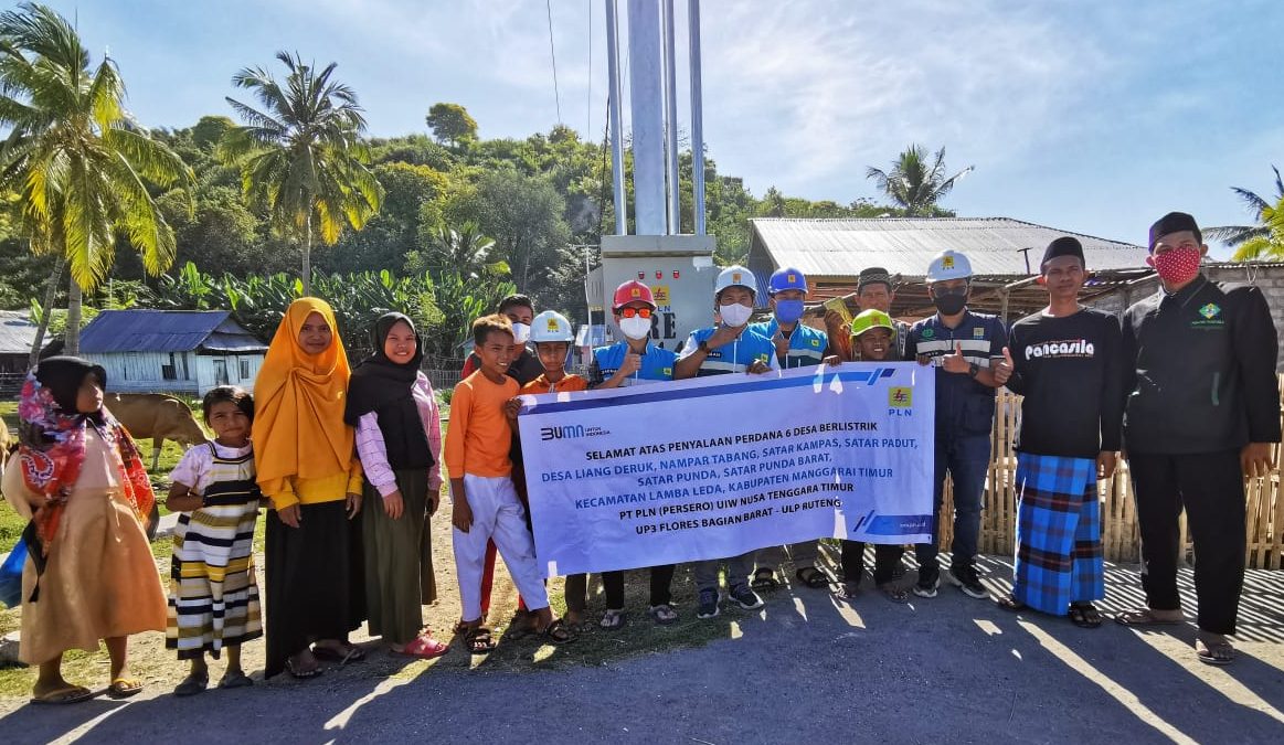 Kala Malam Bercahaya Listrik di Pelosok Manggarai Timur