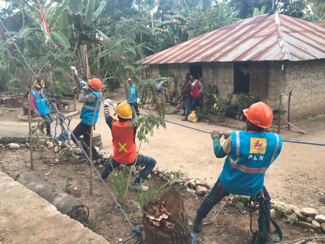 PLN Listriki Dua Lokasi Terpencil di Pulau Sumbawa