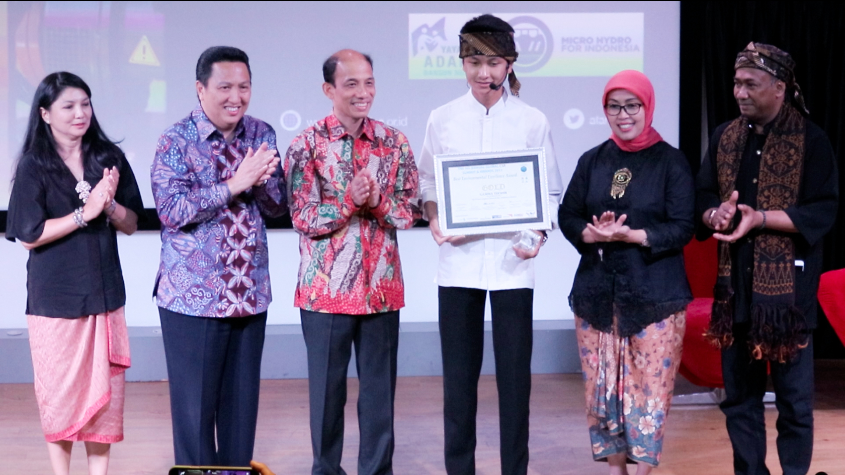 Remaja Bangun Micro Hydro Untuk Listriki Kasepuhan Ciptagelar