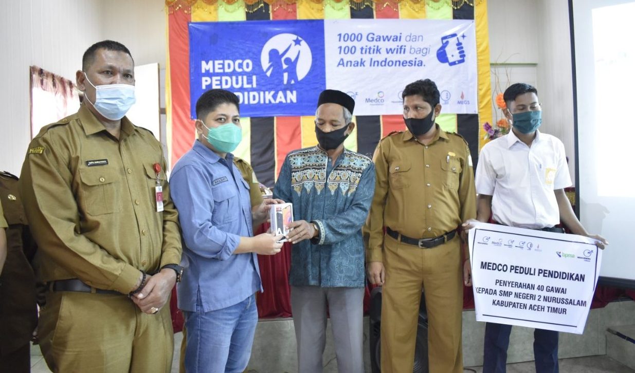 Donasikan Gawai, Medco E&P Ringankan Beban Orangtua Siswa