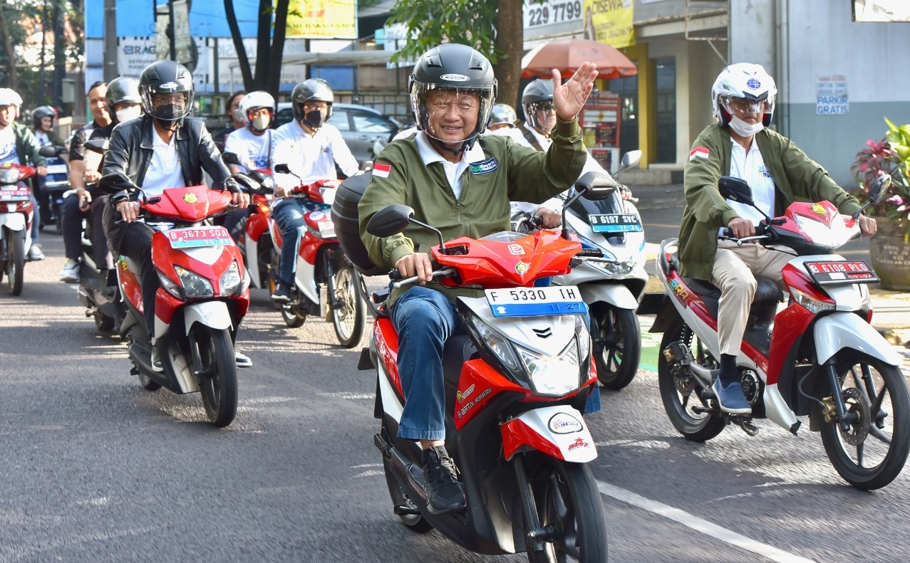 Pamer Kendaraan Listrik, 200 Motor Listrik Keliling Bandung