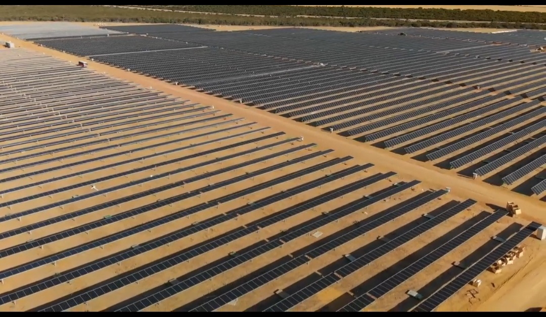 Perusahaan Indonesia Akuisisi PLTS Terbesar di Australia Barat