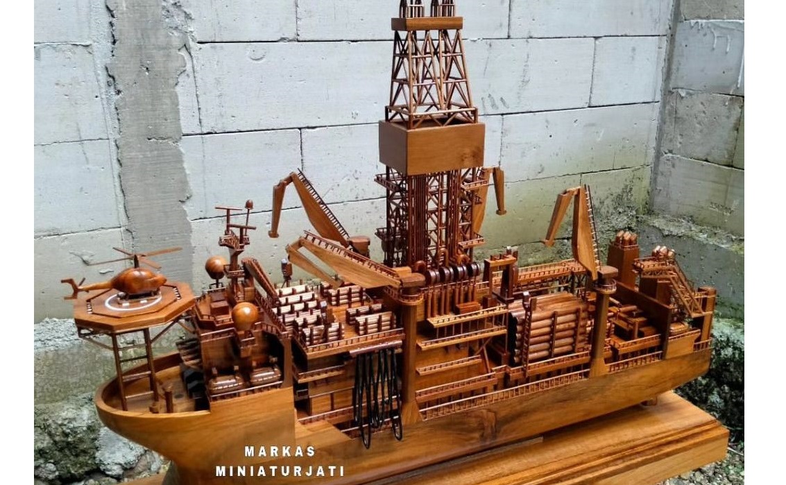 Unik, Miniatur Hulu Migas dari Limbah Kayu Jati