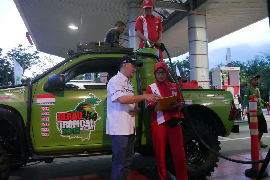 Offroader Jelajah Hutan Kalimantan Pakai Pertamina Dex