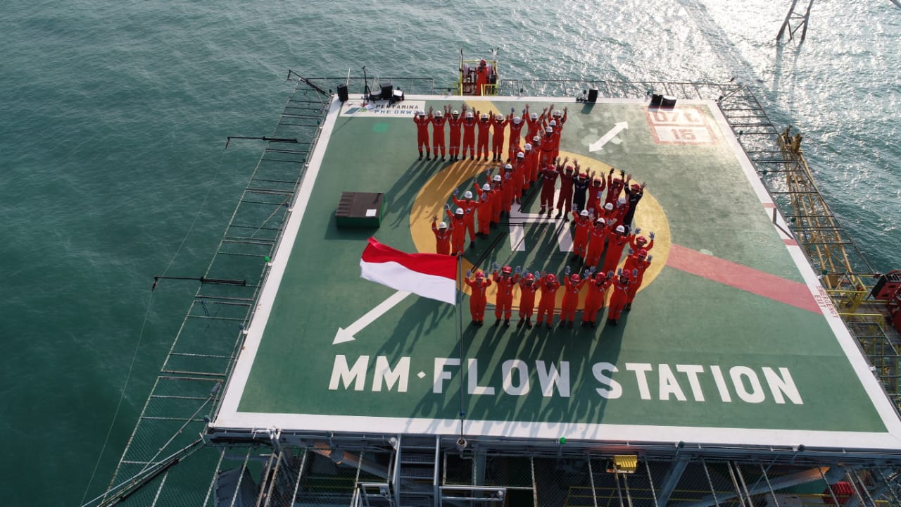 Semangat Merah Putih dari Anjungan Lepas Pantai