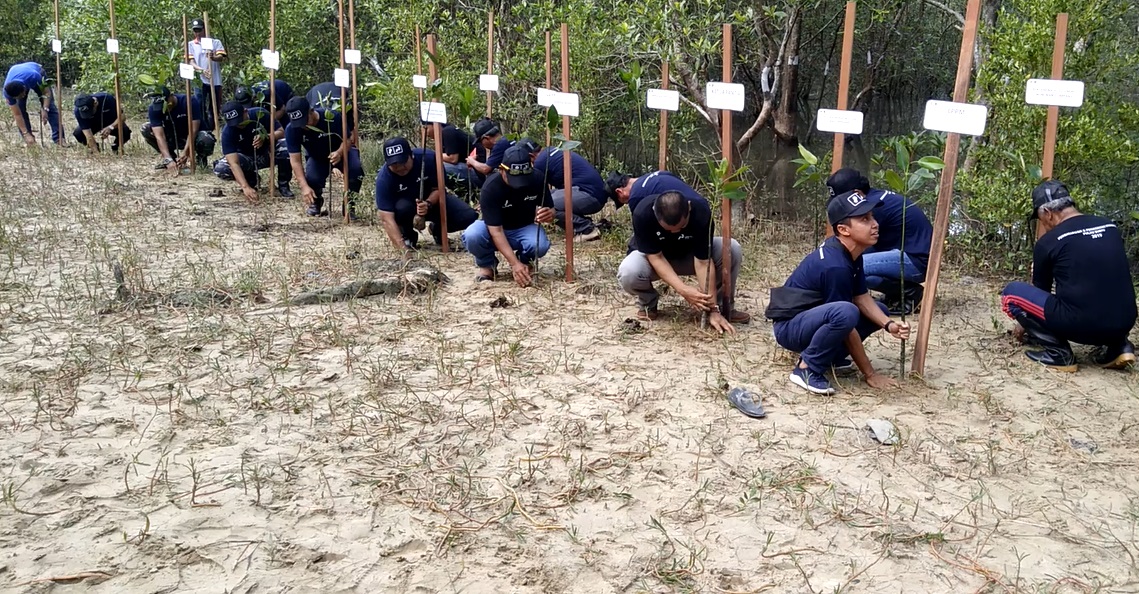 Ajak Masyarakat Pesisir Lestarikan Lingkungan