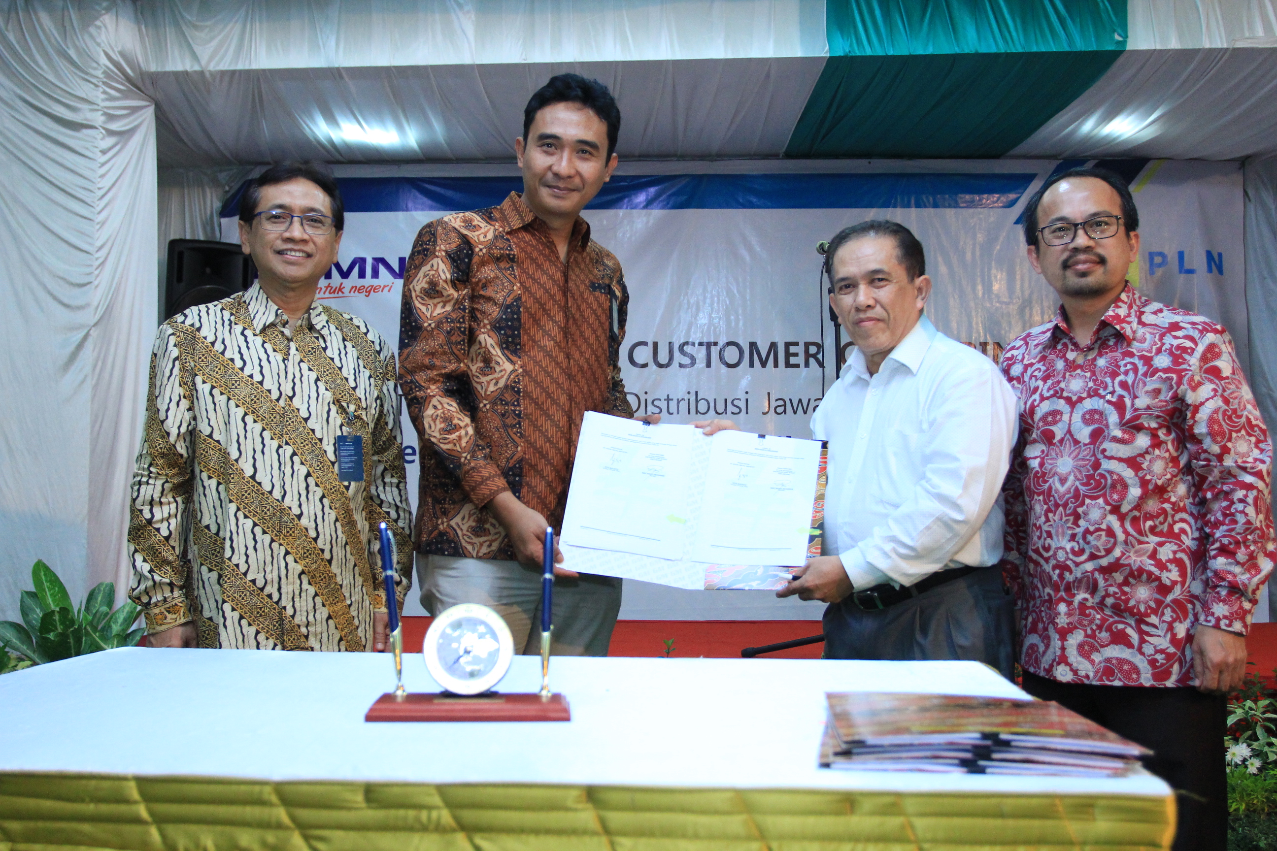 PLN Sambung Pelanggan Besar Dengan Daya Total 625 MW