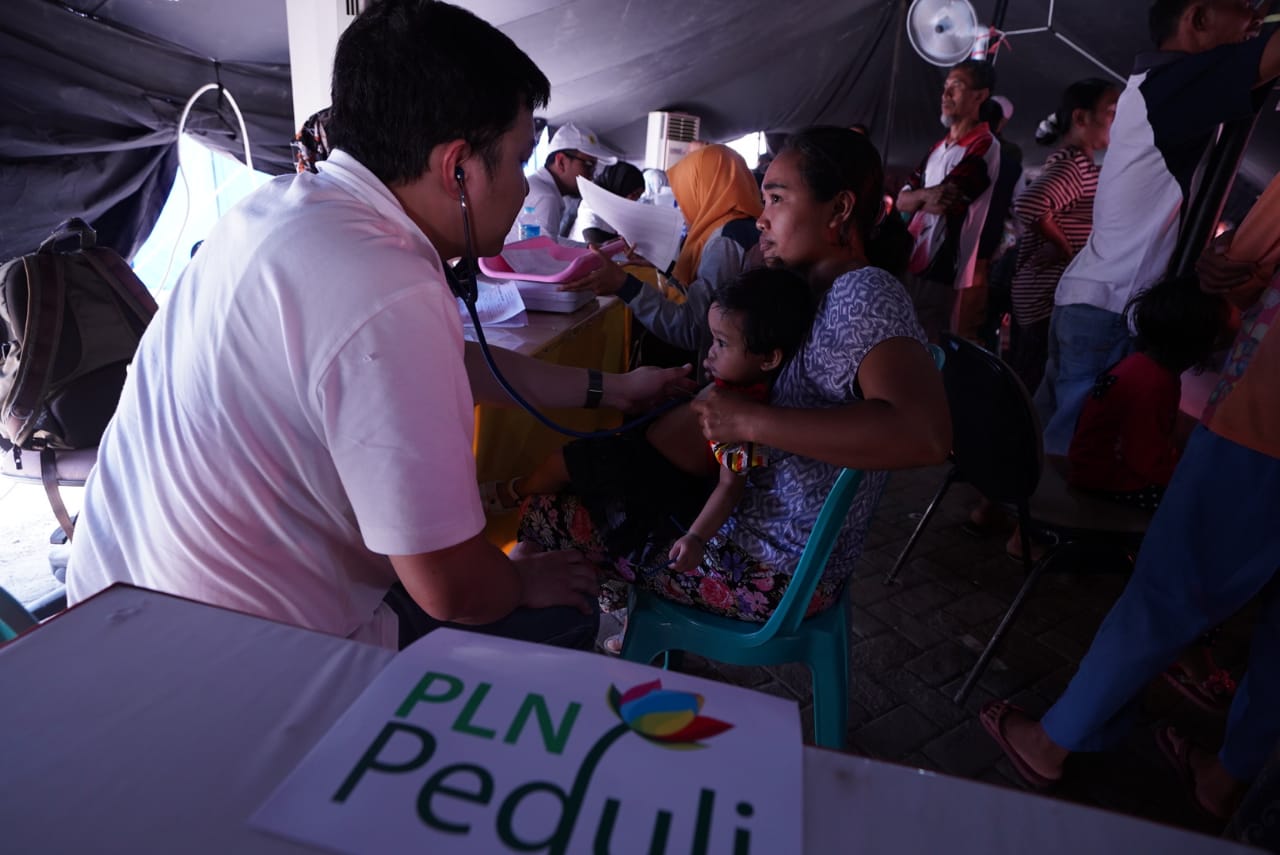Gandeng RSCM, PLN Gelar Bakti Sosial di Lombok