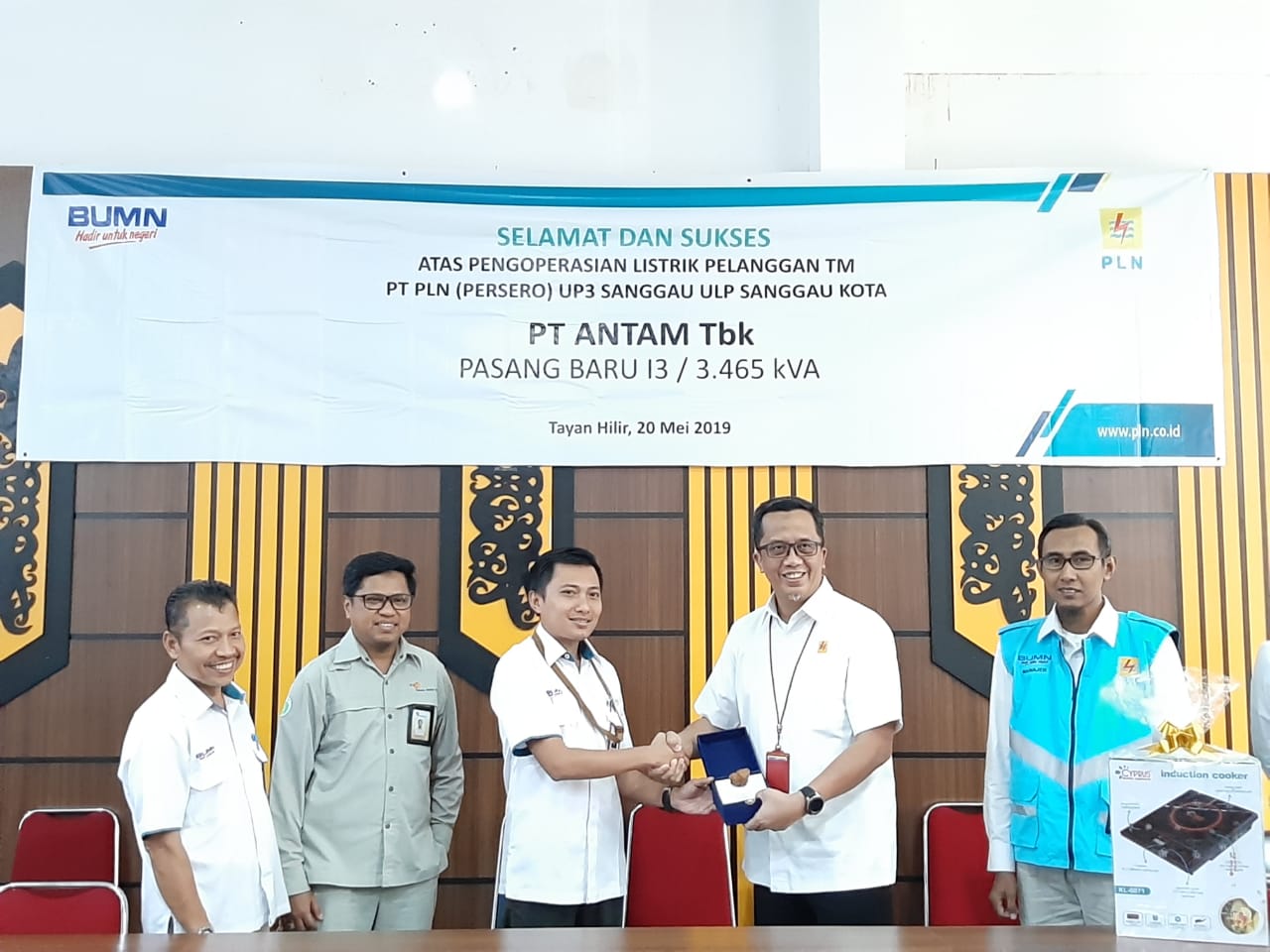 PLN Suplai Listrik ke Tambang Bauksit Antam