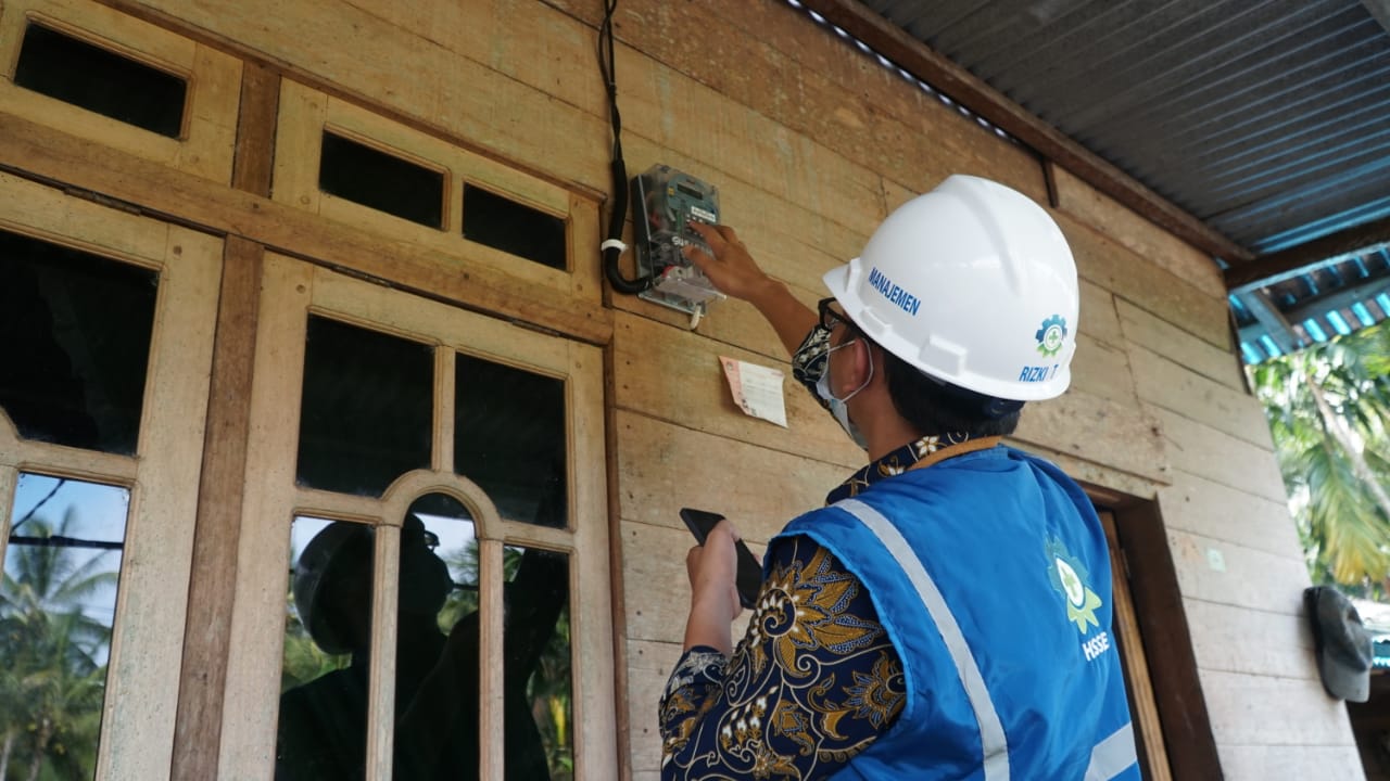 PLN Wujudkan 100 Persen Desa Berlistrik di Sumsel