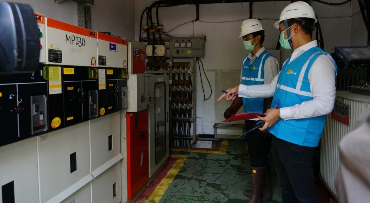 PLN Pulihkan 99 Persen Listrik Pelanggan Imbas Banjir